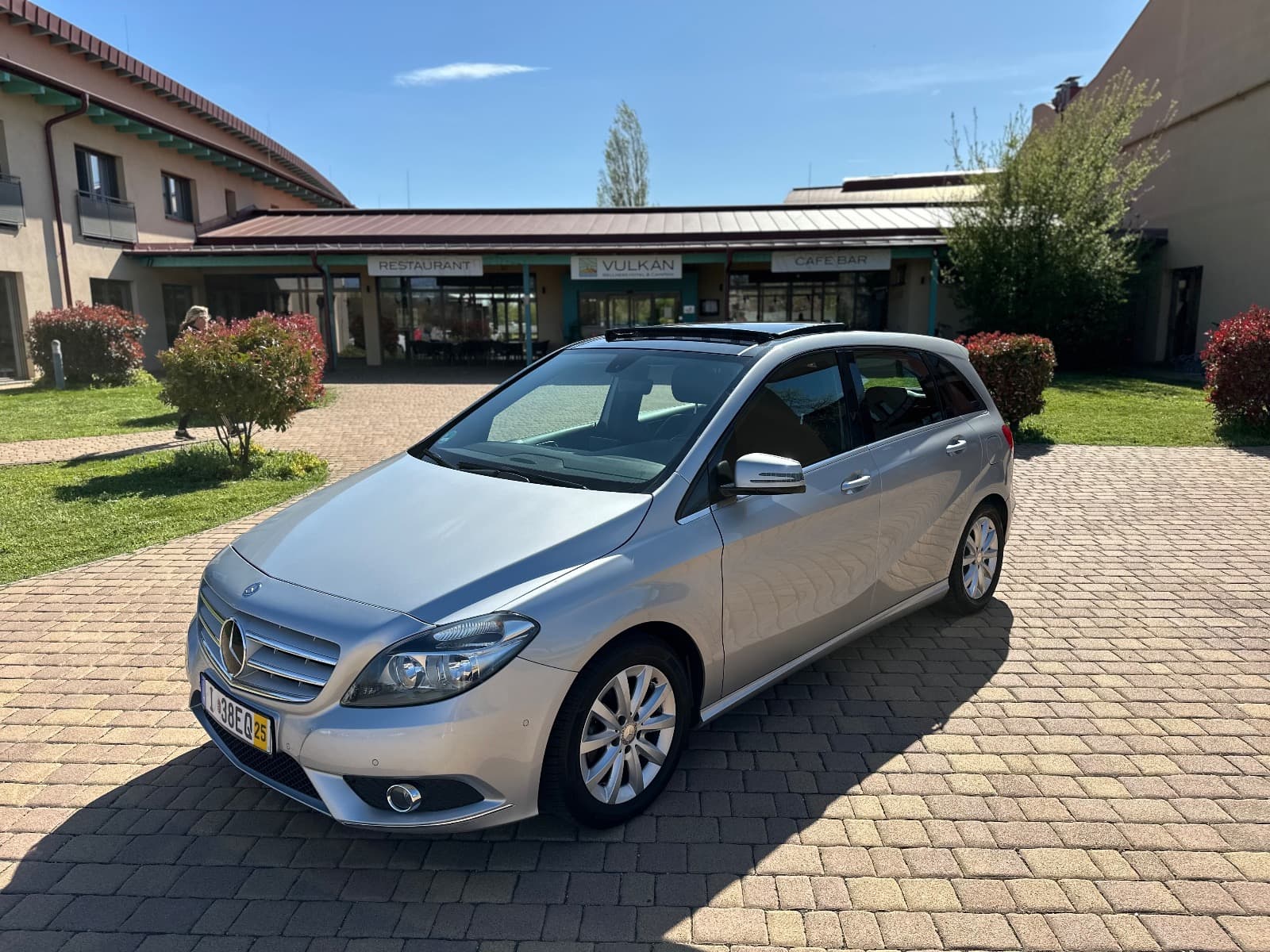 Mercedes Benz B200